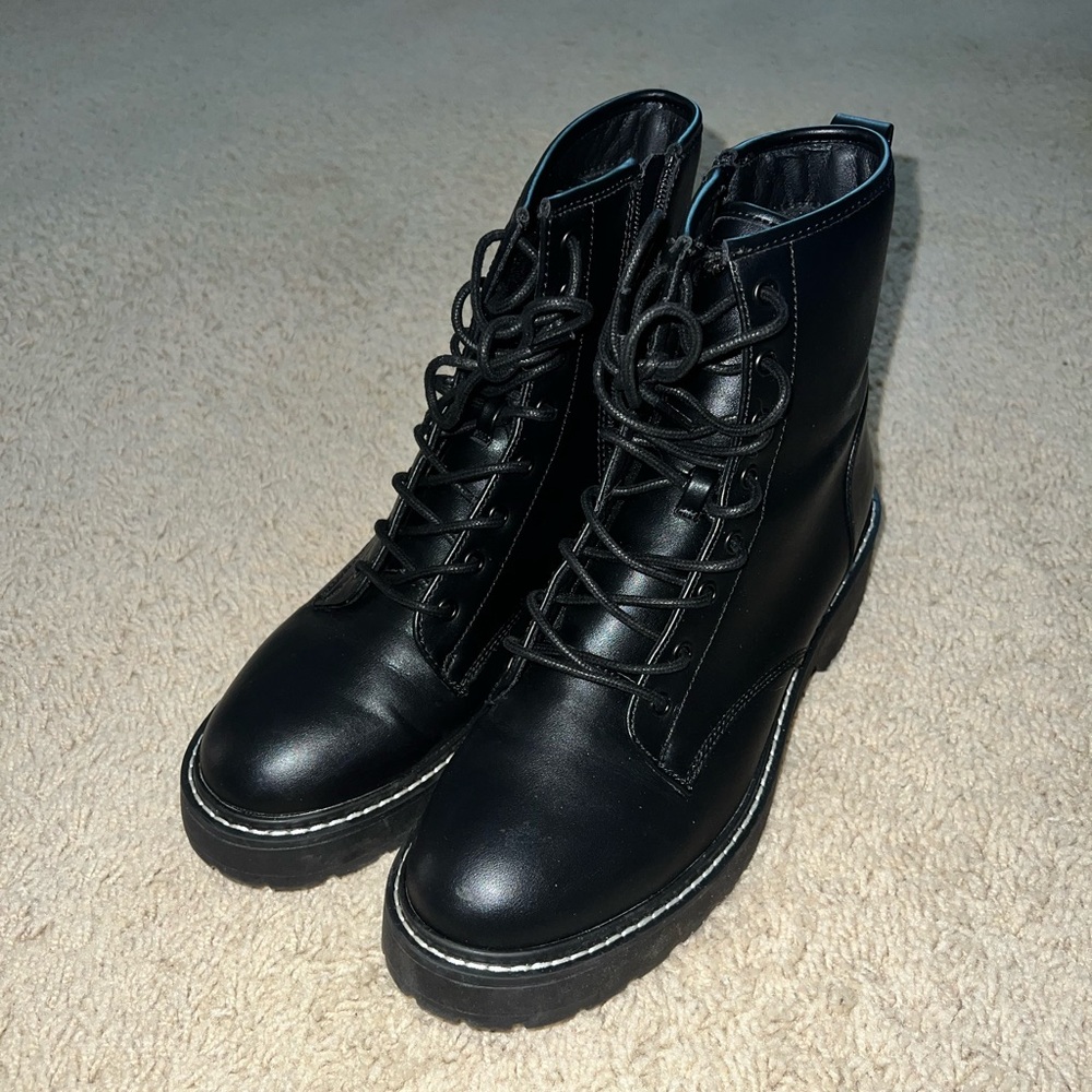 Stylish Black Lace-Up Women's Boots